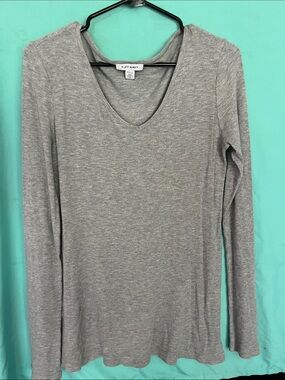 Pure Navy Women's Light Gray Ribbed Long-Sleeve V-Neck Top